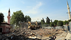 İstanbul Fatih'te yıkılan bina alanı parka dönüştürülüyor