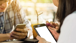 Türkiye akıllı telefonlar ile uyuyup uyanıyor